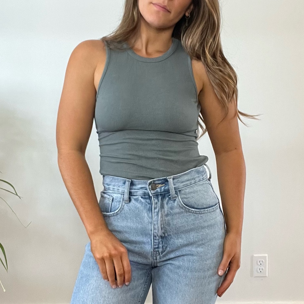 Le Lis, small, sage green.